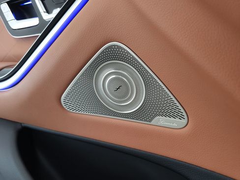 Certified 2023 Mercedes-Benz S 500 4MATIC image 7