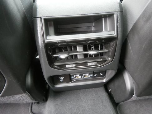 Used 2024 Jeep Grand Cherokee Limited AWD/4WD image 22