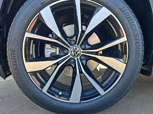 New 2026 Volkswagen Atlas Cross Sport SEL Premium R-Line AWD/4WD image 9