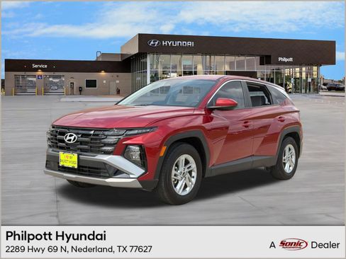 Certified 2025 Hyundai Tucson SE image 1