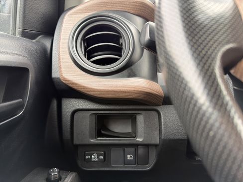 Used 2019 Toyota Tacoma SR5 image 23