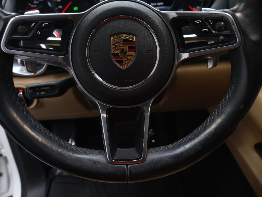 Used 2018 Porsche Cayenne w/ Premium Package AWD/4WD image 18