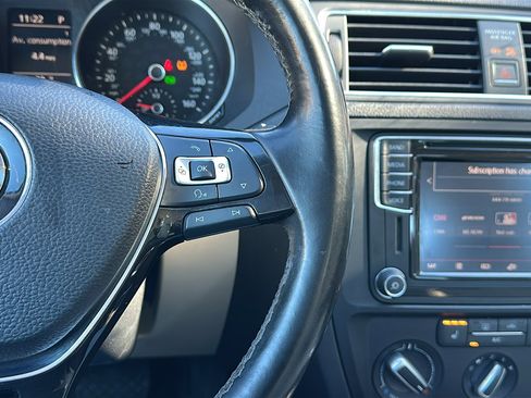 Used 2017 Volkswagen Jetta SE image 17
