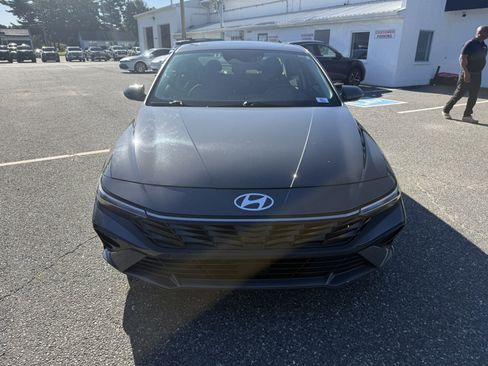 Used 2025 Hyundai Elantra SEL FWD image 8