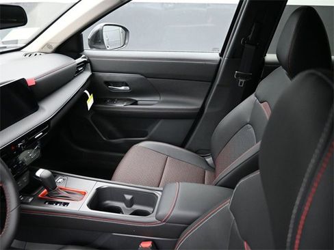 Used 2026 Nissan Kicks SR image 18