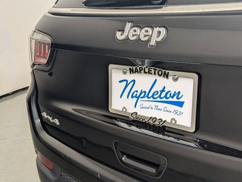 Used 2018 Jeep Compass Limited w/ Navigation Group AWD/4WD image 9
