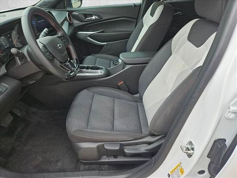 Used 2025 Chevrolet Trax RS w/ Driver Confidence Package FWD image 15