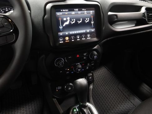 Used 2022 Jeep Renegade Altitude AWD/4WD image 31