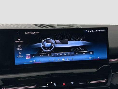 Certified 2025 BMW 530i w/ Premium Package image 24