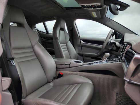 Used 2013 Porsche Panamera GTS image 9