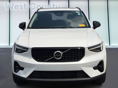 Certified 2026 Volvo XC40 B5 Plus AWD/4WD image 10