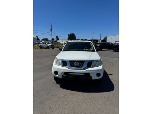 Used 2016 Nissan Frontier SV AWD/4WD image 6
