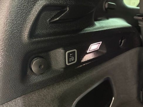 Used 2021 Jeep Grand Cherokee L Overland w/ Luxury Tech Group IV image 8