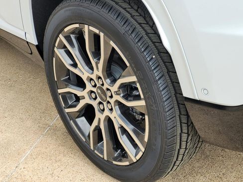 New 2026 GMC Acadia Denali Ultimate w/ LPO, Floor Liner Package image 5