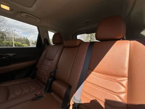 Used 2018 Nissan Rogue SL w/ Premium Package image 17