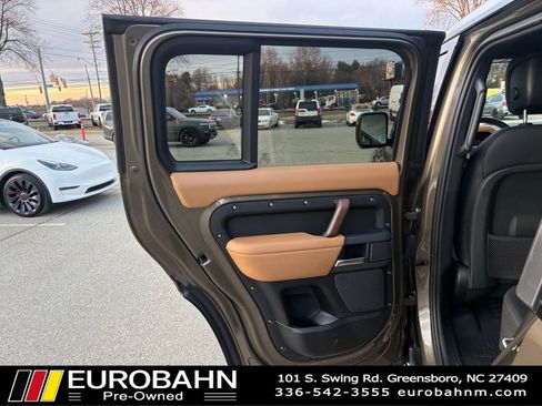 Used 2024 Land Rover Defender 110 X-Dynamic SE AWD/4WD image 11