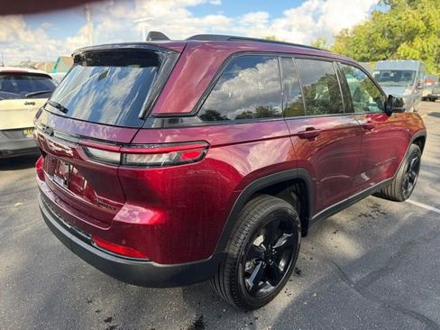 New 2025 Jeep Grand Cherokee Limited w/ Black Appearance Package image 4