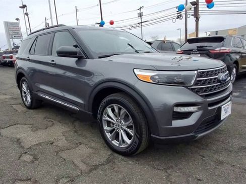 Certified 2022 Ford Explorer XLT w/ Equipment Group 202A image 2