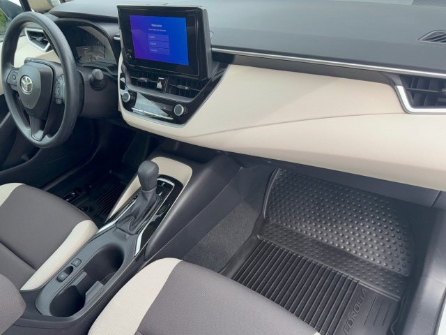 Used 2025 Toyota Corolla LE w/ Convenience Package FWD image 33
