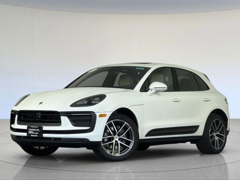Certified 2025 Porsche Macan image 1