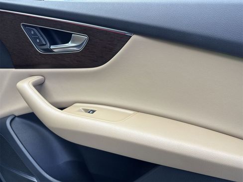 Used 2019 Audi Q8 Premium Plus image 36