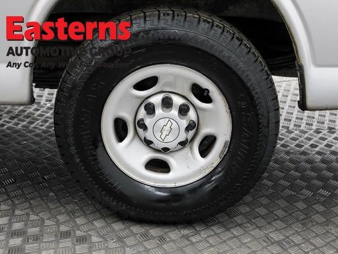 Used 2018 Chevrolet Express 2500 w/ Enhanced Convenience Package image 29