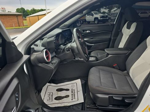 Used 2024 Chevrolet Trax RS w/ Driver Confidence Package FWD image 21