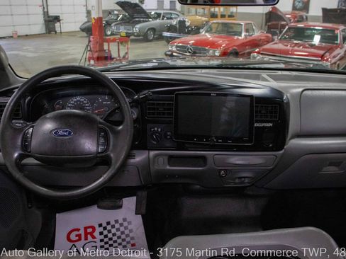 Used 2005 Ford Excursion XLT AWD/4WD image 15