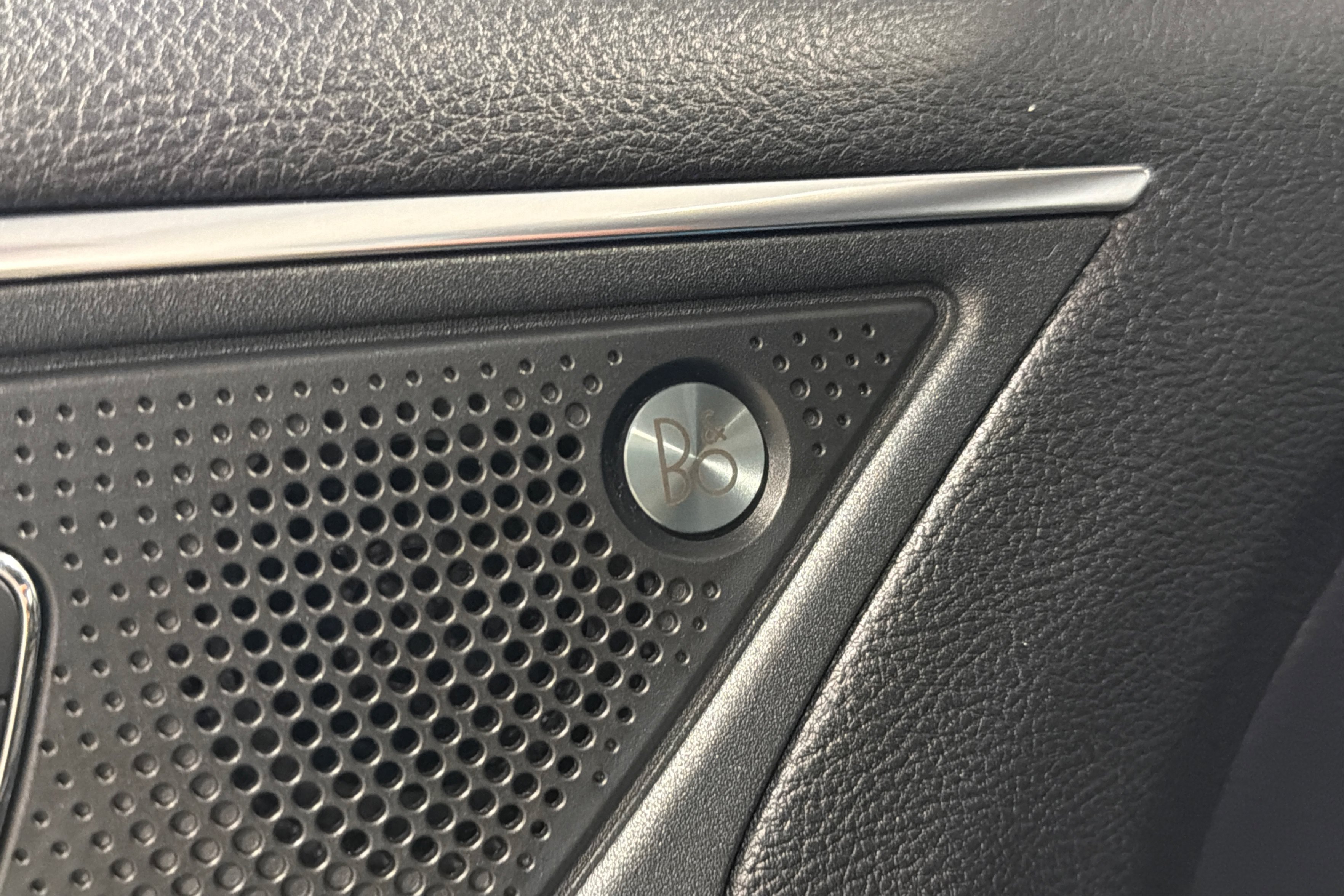 Used 2020 Ford Edge Titanium AWD/4WD image 18
