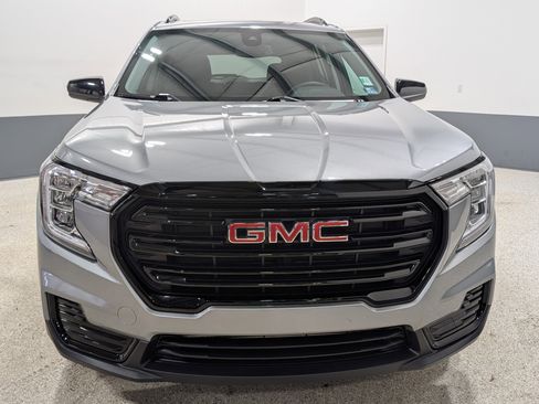 Used 2023 GMC Terrain SLE w/ Driver Convenience Package AWD/4WD image 13