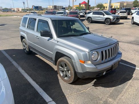Used 2017 Jeep Patriot Sport w/ Power Value Group FWD image 2