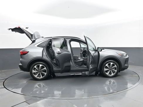 Used 2025 Ford Escape Platinum image 30