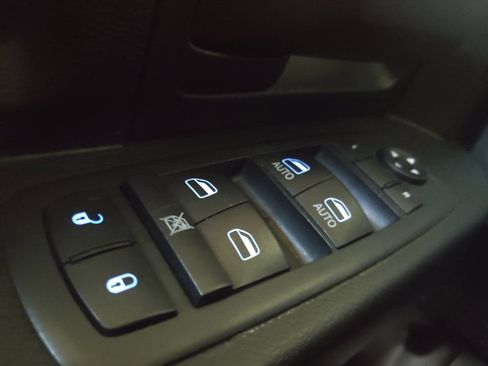 Used 2019 RAM 1500 Tradesman w/ Chrome Appearance Group AWD/4WD image 27