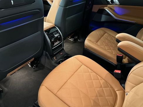 Used 2026 BMW X7 xDrive40i w/ M Sport Package image 4