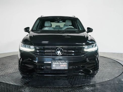 Used 2023 Volkswagen Tiguan SE R-Line AWD/4WD image 2