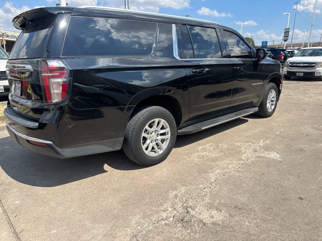 Used 2021 Chevrolet Suburban LS RWD image 3