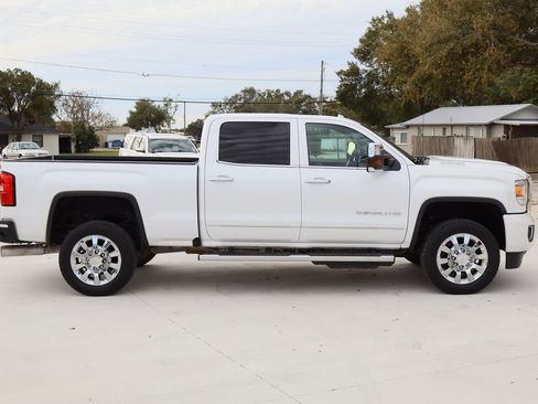 Used 2019 GMC Sierra 2500 Denali w/ Duramax Plus Package image 9