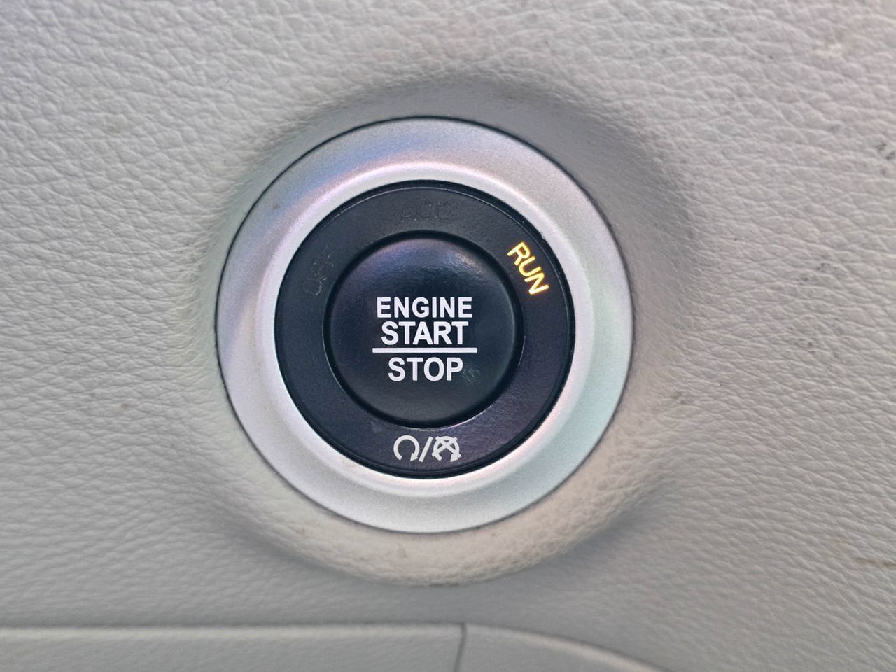Used 2022 Chrysler Pacifica Limited w/ Uconnect Theater Family Group FWD image 18
