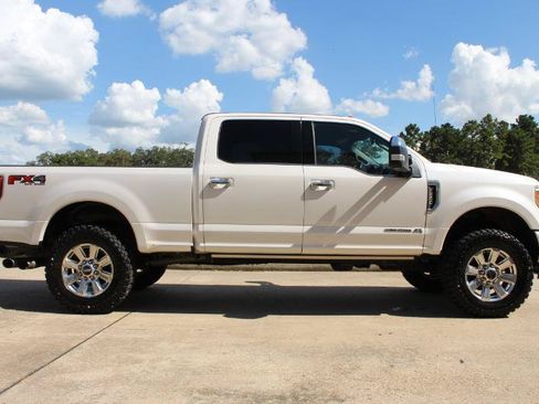 Used 2018 Ford F250 Platinum w/ Platinum Ultimate Package AWD/4WD image 19