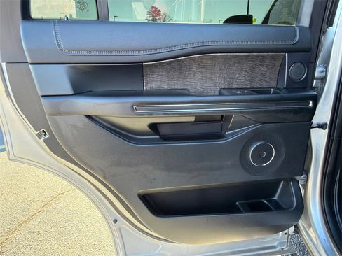 Used 2021 Ford Expedition Limited image 22