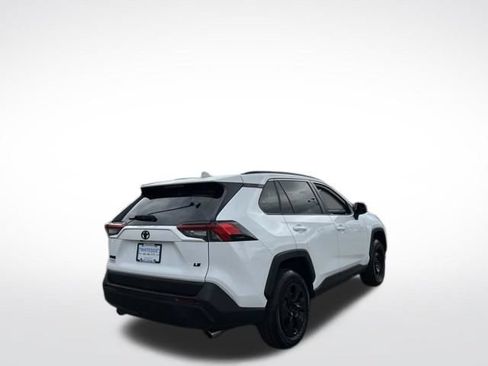 Used 2020 Toyota RAV4 LE FWD image 12