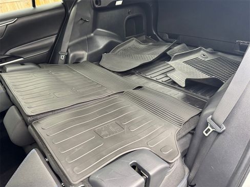 Used 2024 Toyota RAV4 SE image 18