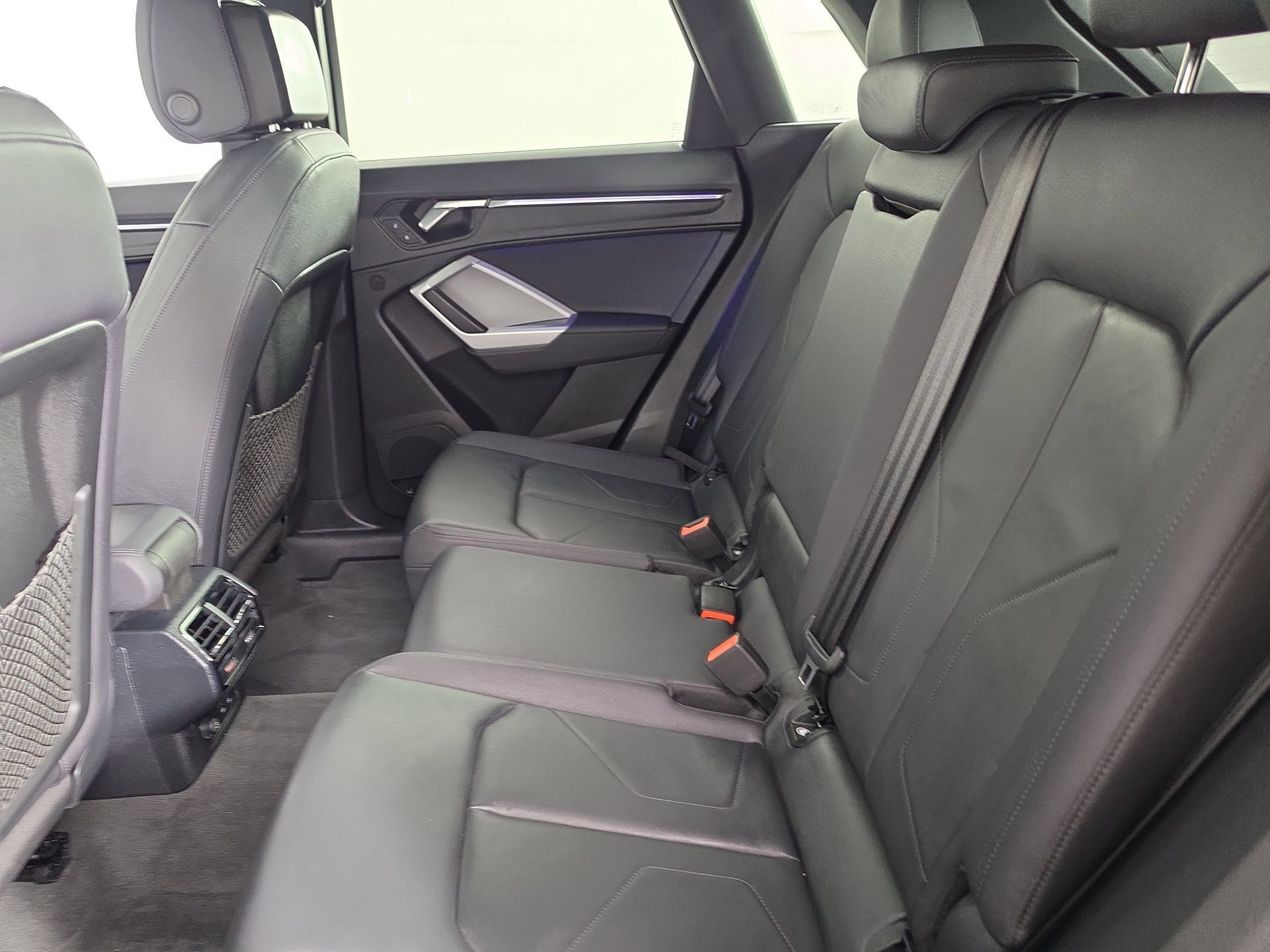 Certified 2025 Audi Q3 2.0T Premium Plus w/ Premium Plus Package AWD/4WD image 40