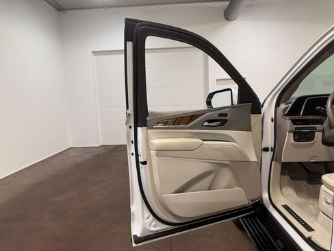 Used 2021 Cadillac Escalade ESV Sport Platinum image 54