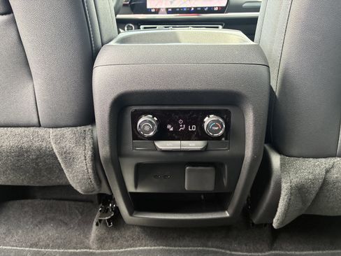 New 2026 Chevrolet Traverse Z71 w/ Enhanced Driving Package AWD/4WD image 18