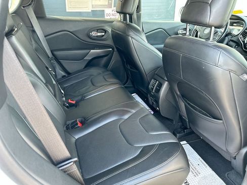 Used 2020 Jeep Cherokee Limited image 27