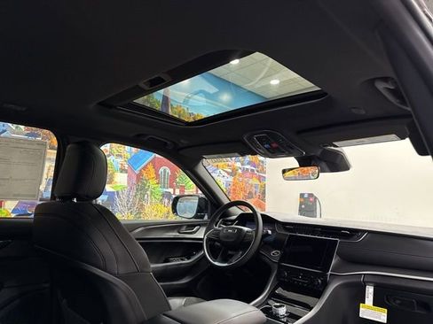 New 2025 Jeep Grand Cherokee Laredo image 51