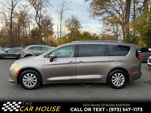 Used 2018 Chrysler Pacifica Touring-L w/ Premium Audio Group image 13
