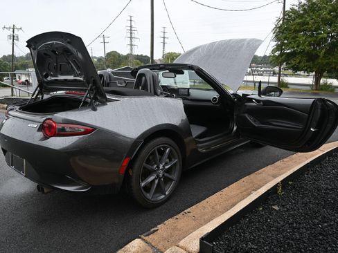 Used 2019 MAZDA MX-5 Miata Grand Touring image 12