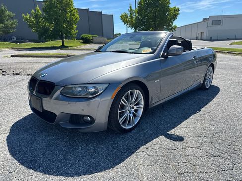 Used 2013 BMW 335i Convertible RWD image 3